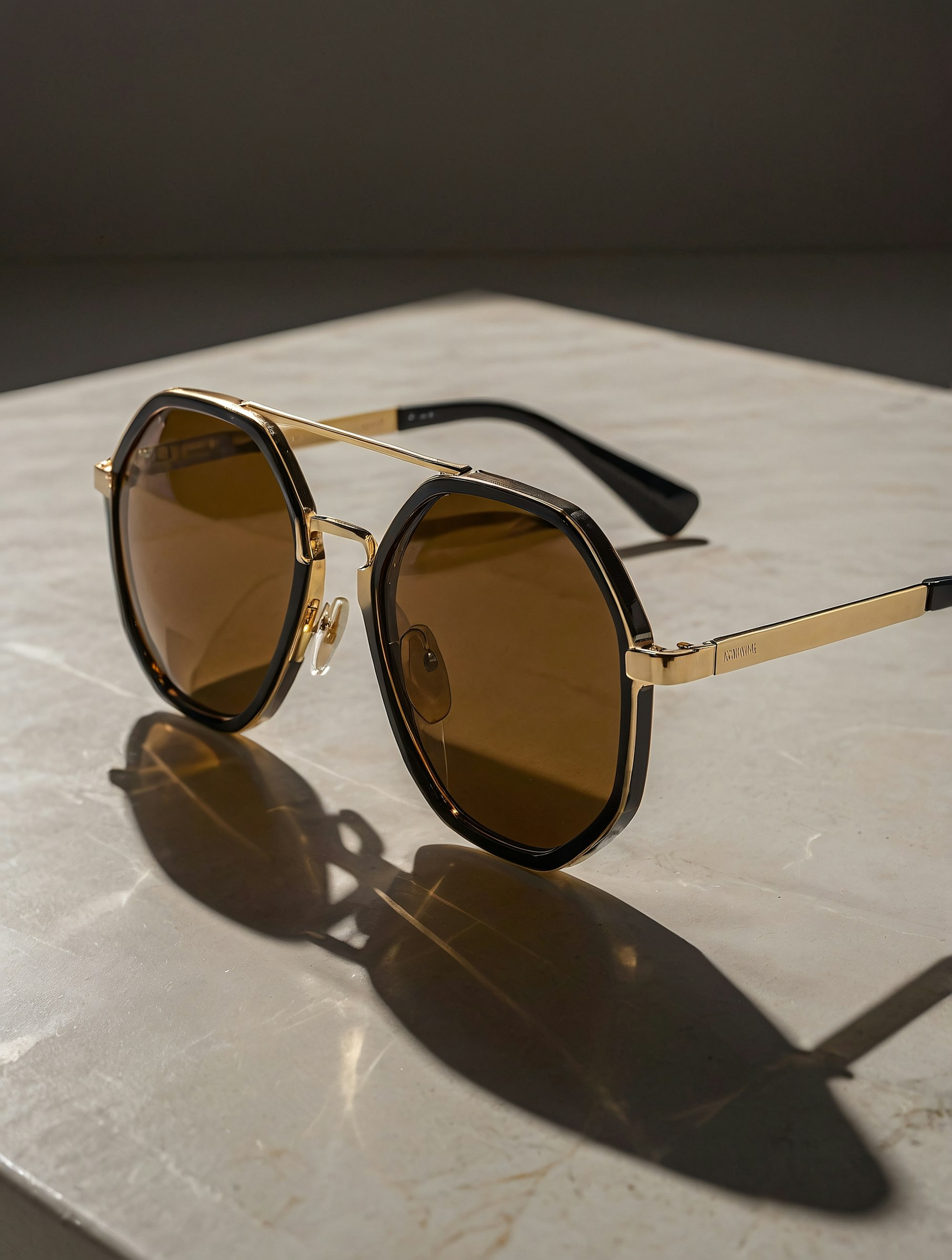 Tortoiseshell sunglasses in Jet Gold